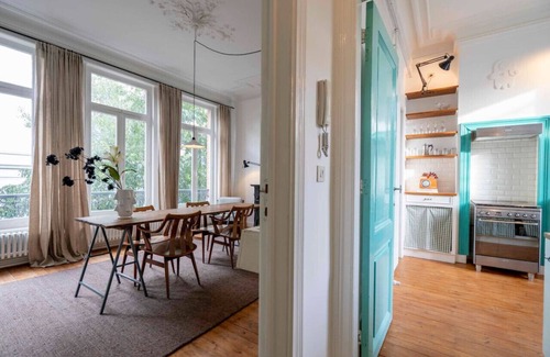 Sint-Andries House | The Handshake House by Shway