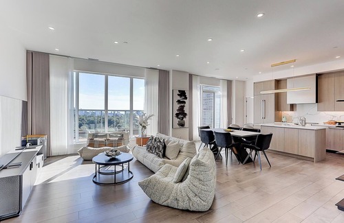 Toronto Entertainment District Hotel | The Harbour Suites & Towers Financial District