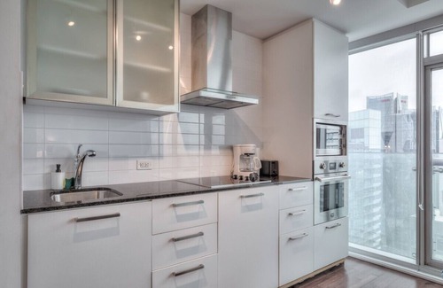 Toronto Entertainment District Hotel | The Harbour Suites & Towers Financial District