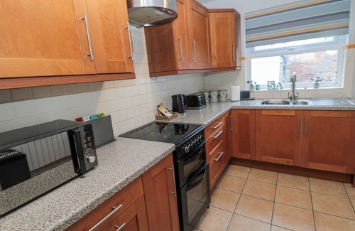 North Sunderland Cottage | THE HAVEN, pet friendly, with open fire in Seahouses