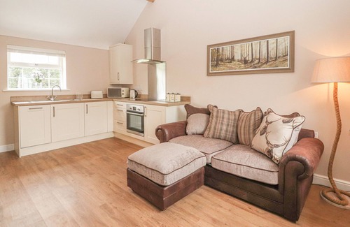 Wimbolds Trafford Cottage | THE HAY BARN, romantic, character holiday cottage in Chester