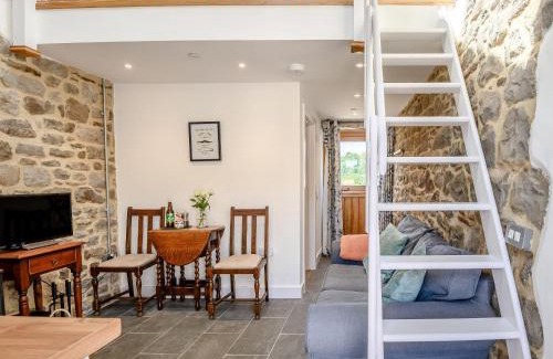 Llanvair Kilgeddin House | The Hayloft - Uk40092