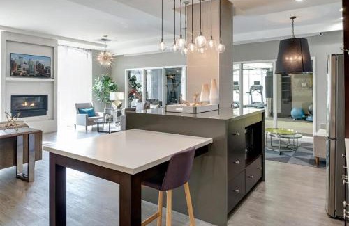 Downtown Minneapolis House | The Hazel Free parking, Gym, Fast WIFI, Central