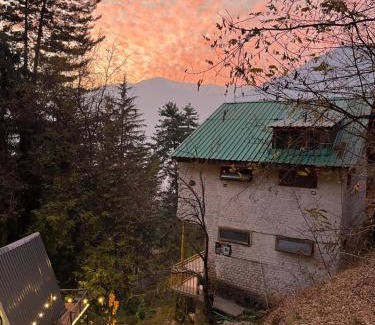 Naggar House | The heavens place wooden room
