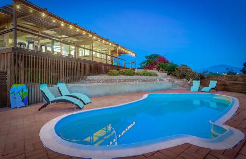 Mount Helix House | The Helix House - Pool & Mountain Views