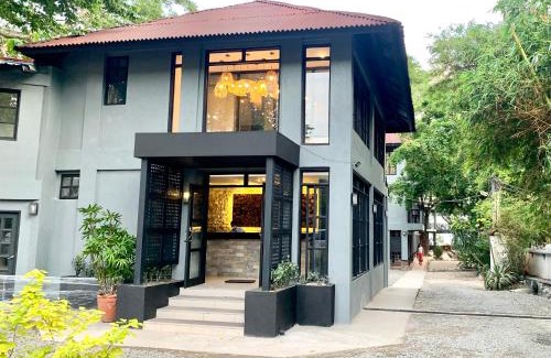 Lobo Resort | The Henry Resort Taramindu Laiya