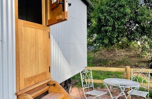 Callow Apartment | The Hereford Hut, Charming 1 bedroom Shepherds Hut