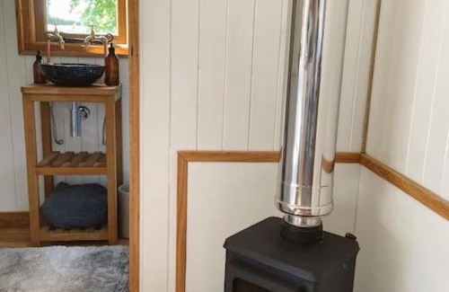 Callow Apartment | The Hereford Hut, Charming 1 bedroom Shepherds Hut