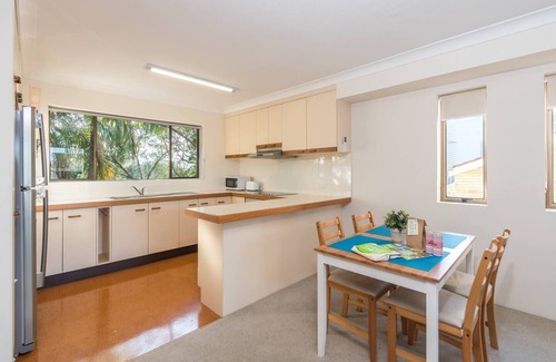 Auchenflower Apartment | The Hidden Flower A Spacious Poolside Abode