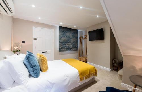 Warwick Town Centre House | The Hideaway