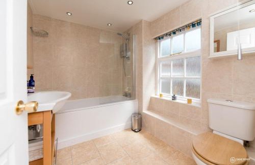 Warwick Town Centre House | The Hideaway