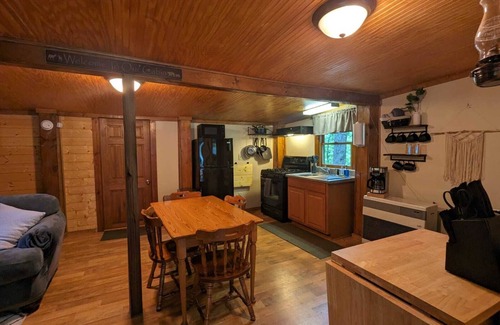 Hays Cabin | The Hideaway