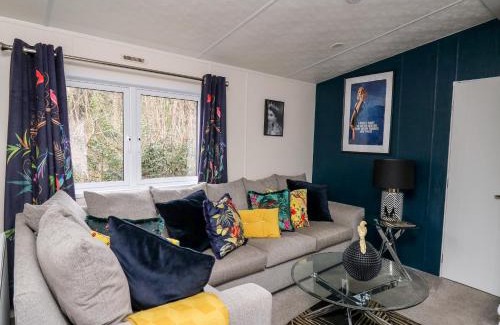 New Quay House | The Hideout