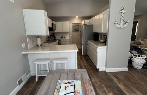 Kenyon Apartment | The Hideout - Woodsy Retreat 10 minutes from Charlestown Beach