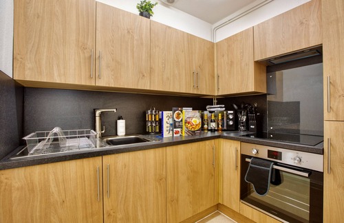 Bridgwater Apartment | The Highstreet Retreat - Cosy, Central & Spacious!