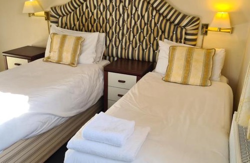 Grafton Hotel | The Hillmorton Manor Hotel