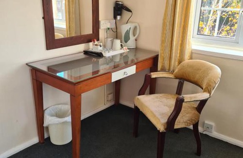 Grafton Hotel | The Hillmorton Manor Hotel