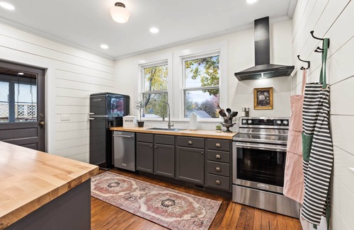 Washington House | The Historic Ola Babcock Miller Retreat with Hot Tub
