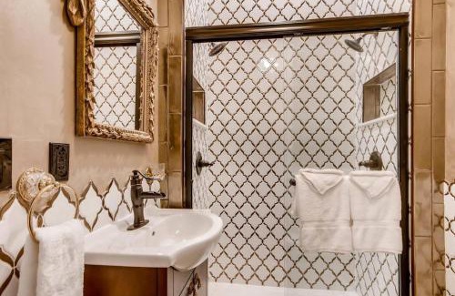 Cheesman Park Hotel | The Holiday Chalet Victorian