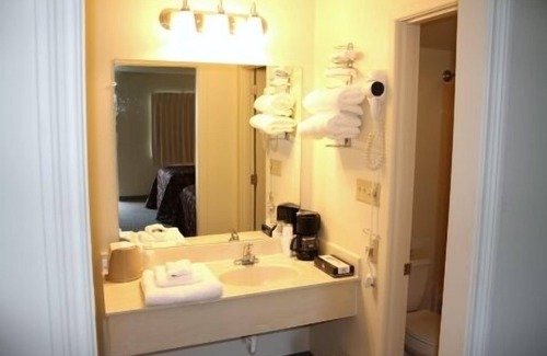 Olney Hotel | The Holiday Motel & Restaurant