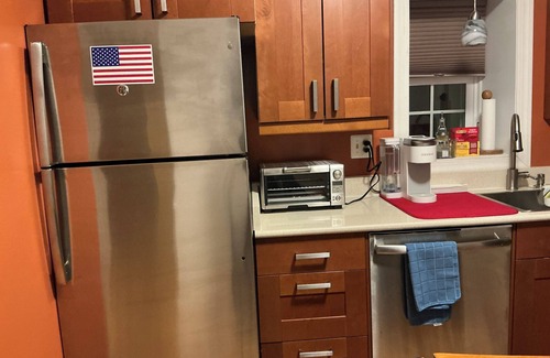 Silver Spring House | The Home in Washington DC, 2 bedrooms, 4 beds, Free parking, kitchen & laundry.