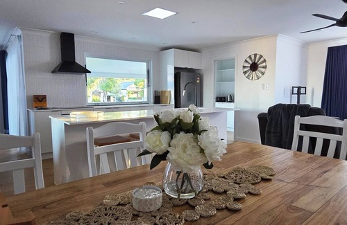 Forest Lake House | The Homestead in Forest Lake - Sleeps 8 - may include 1 Pet by request only.