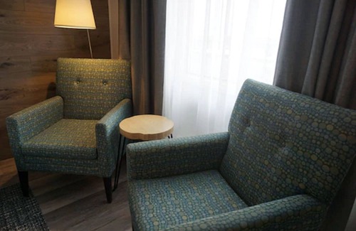 Queens Square Hotel | The Hotel on Pownal