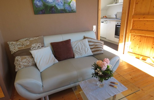Pleisweiler Apartment | The house (Fewo Hortensie) with pool on the German Wine Route
