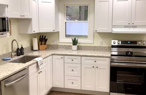 Cuyahoga Falls House | The House Hotels - Erie St. 2