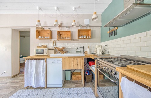 Lamarque House | The House of the Harvesters – Charm and Comfort for 2, Terrace and Heated Pool