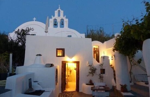 Finikia House | The House of the Singing Birds. Romantic traditional studio with nice sea view
