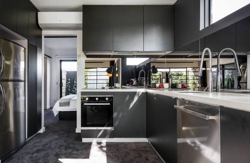 Windsor Apartment | The House of Windsor by Ready Set Stay - Queens Loft