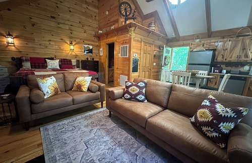 Stanardsville Cabin | The Humble Bee Cabin