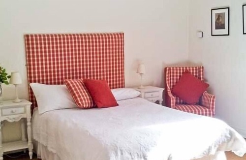 Woodford Cottage | THE HUMBLE DAISY, pet friendly in Woodford, County Galway