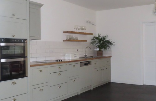 Woodford Cottage | THE HUMBLE DAISY, pet friendly in Woodford, County Galway