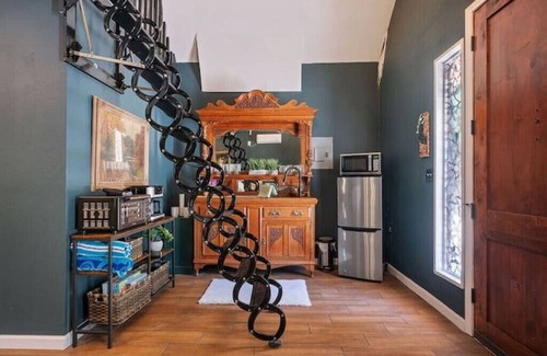Far North Central House | The Huntsman - Doordashable TX Hill Country!n
