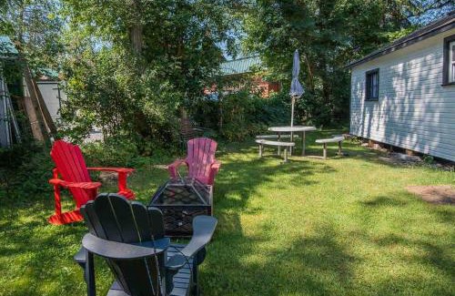 Fenelon Falls House | “The Hydrus” cozy 2 bedroom cottage
