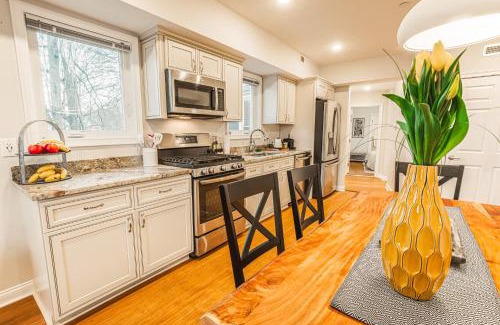 Newton Highlands Apartment | The Inn at Newton Highlands