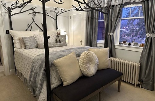 Sonora Hotel | The Inn on Knowles Hill