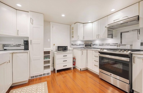 Grandview-Woodland House | The Ivy On Parker Guest House