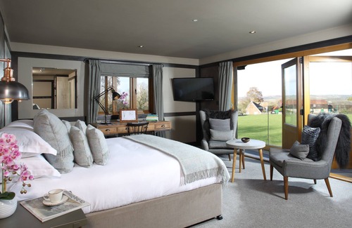 Penwood Hotel | The Jack Russell