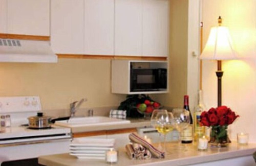 Las Vegas Condo | The Jockey Club 1br full kitchen, Wednesday check-in