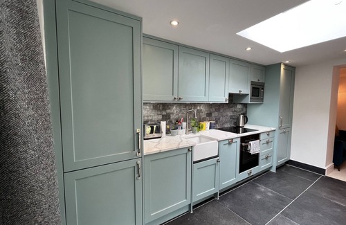 Hollingbourne Cabin | The Jolly Potter Luxury Equipped Shepherd's Hut