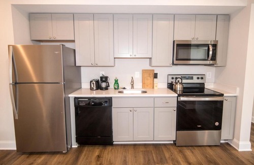 Brightwood Park Apartment | The Josi:Elegant space and view