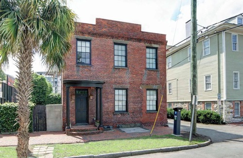 Historic District - North House | The Jungle House | 1850's Home Near Bay Street