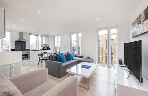 Euston Apartment | The Kings Residence - St Pancras - by Frankie Says
