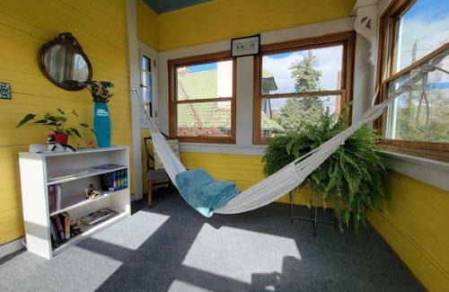 Downtown Toledo Bed & Breakfast | The Kings Throne Inn and Guest House