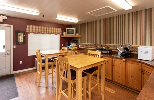 Mayfield Hotel | The Kingsley Suites