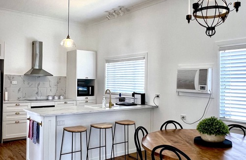 Cessnock Cottage | The Kodu - Cosy Cottage with Swimming Pool for a Charming Hunter Valley Getaway