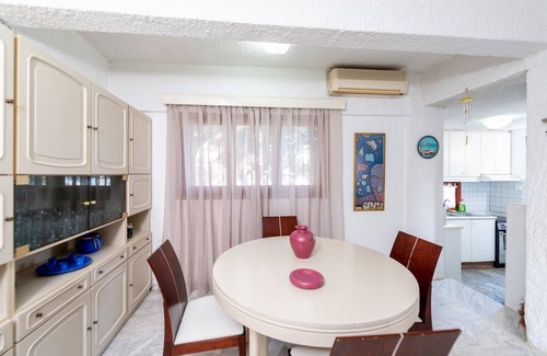 Vathianos Kampos House | The Kokkini Beach Retreat